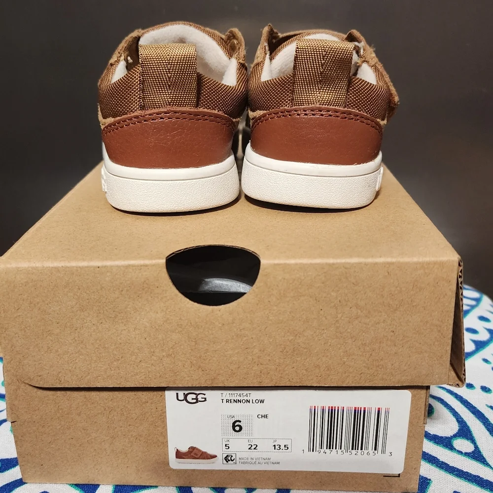UGG Rennon Sneakers - Picture 8 of 8